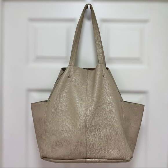 American Eagle Outfitters Handbags - American Eagle Leather Tote | Made in Italy | Taupe | Very Good Condition 👜